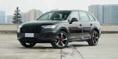 q7奥迪2022(q7奥迪2022款30落地多少钱)