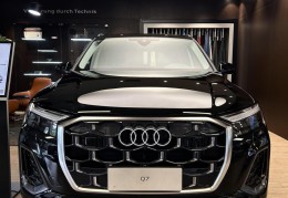 奥迪q7七座报价及图片大全(奥迪q7七座2020款多少钱)