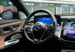奔驰e300新款照片内饰(奔驰e3002020款图片内饰)
