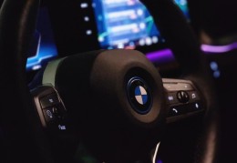 宝马ix1纯电动车落地价(宝马x1纯电动车价格及图片)