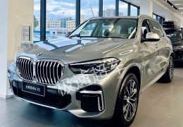 宝马x5最新价格2023款(宝马x5最新价格2023款中控台内饰)