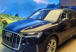 奥迪Q7顶配怎么样(奥迪q7顶配落地价大概多少)