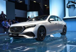 奔驰e300l新车2022款图片(奔驰e300l新车报价2021款价格立标)