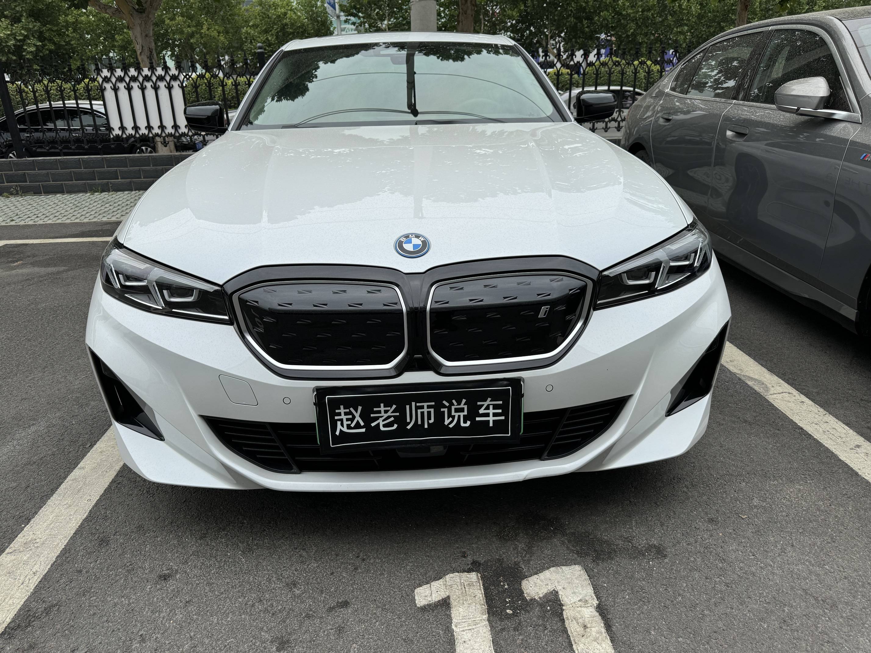 宝马新能源i3(宝马新能源I3纯电动车前引擎盖打不开)