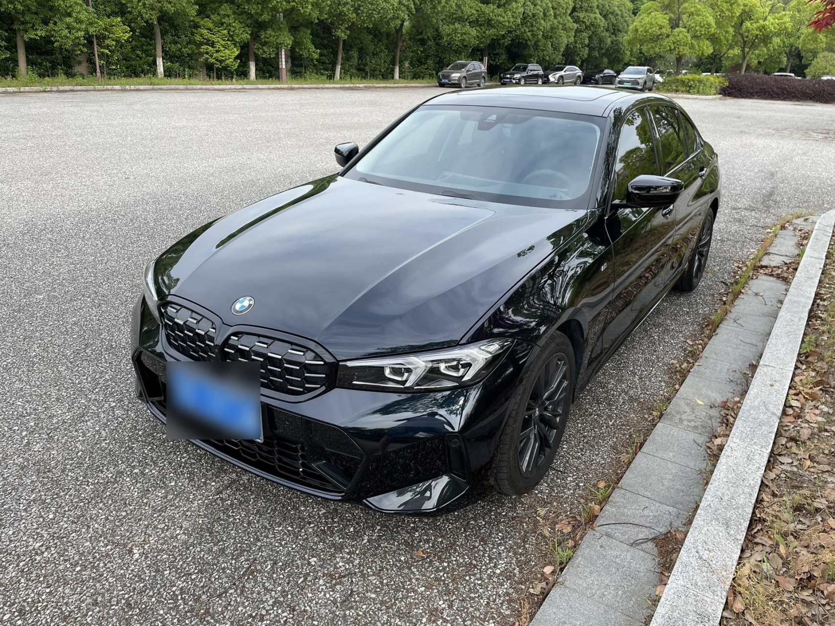 宝马3系耀夜325li(宝马3系耀夜325li什么颜色)