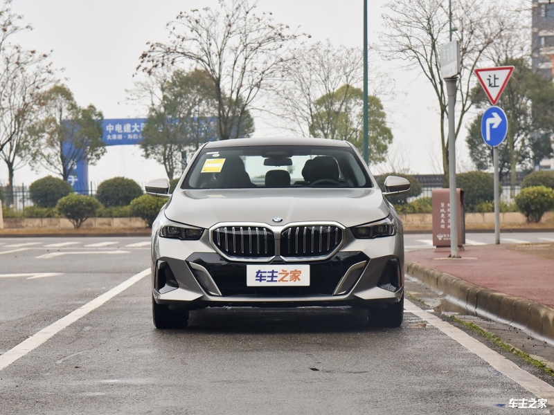 宝马商务轿车(宝马商务车多少钱一辆)