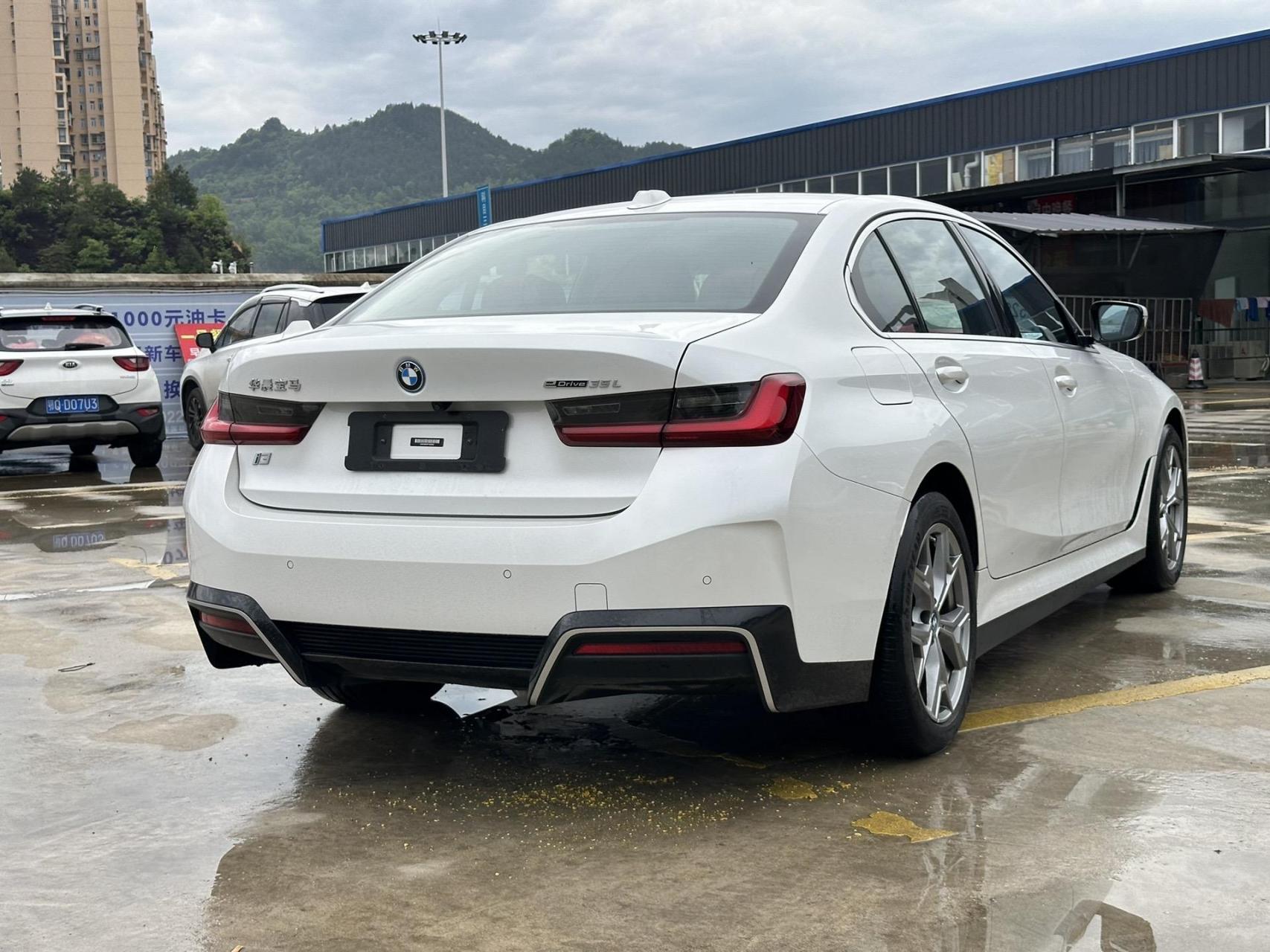 宝马电动车i3价格19.98万(宝马电动车i3价格1998万视频)