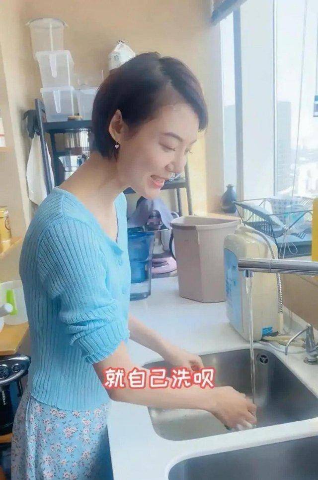 车晓的妈妈照片(车晓的妈妈照片大全)