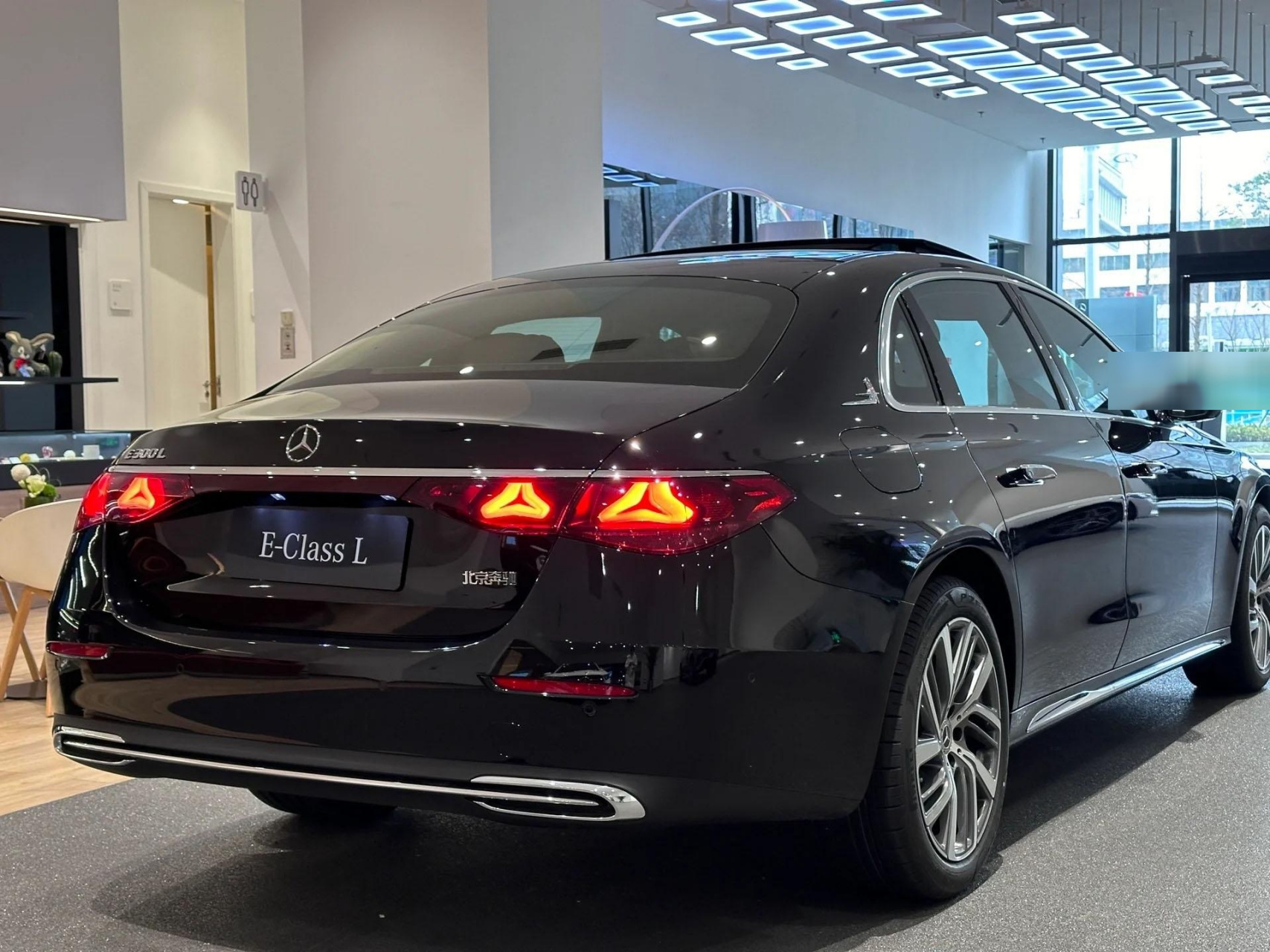 最新奔驰e300l报价(奔驰e300报价2021)